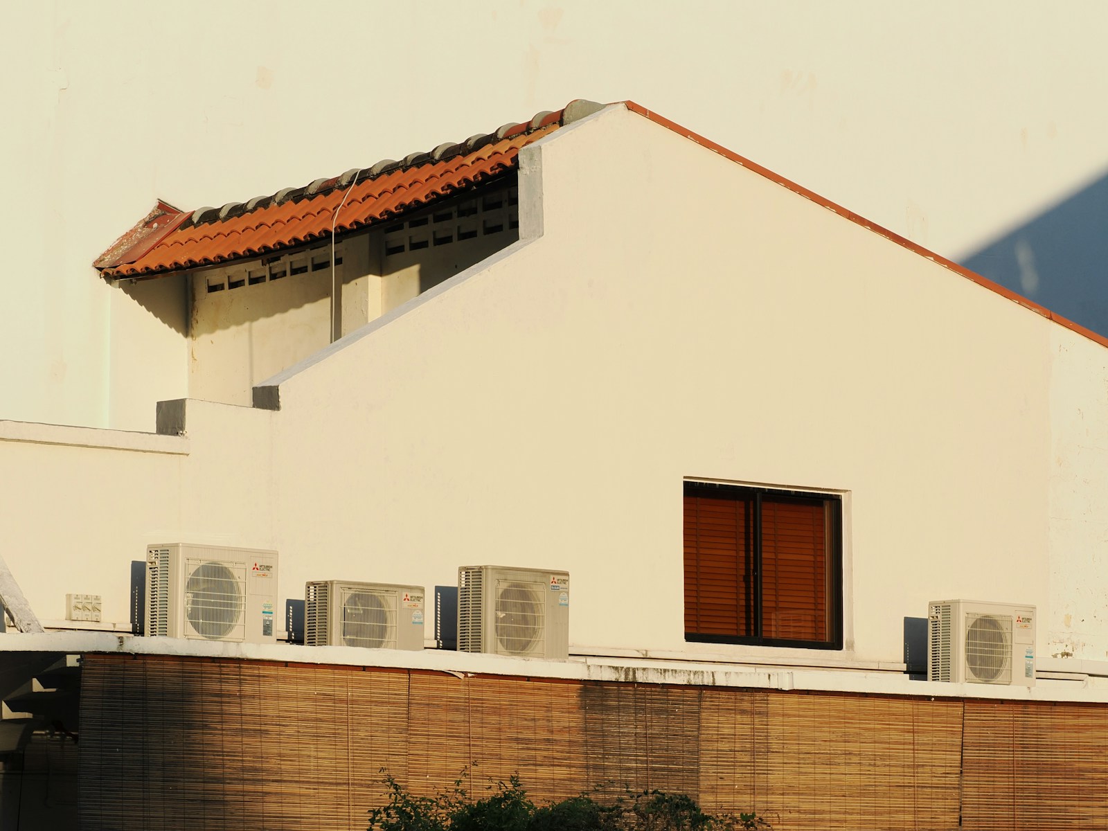 Çatı üzerinde merkezi iklimlendirme ve HVAC üniteleri